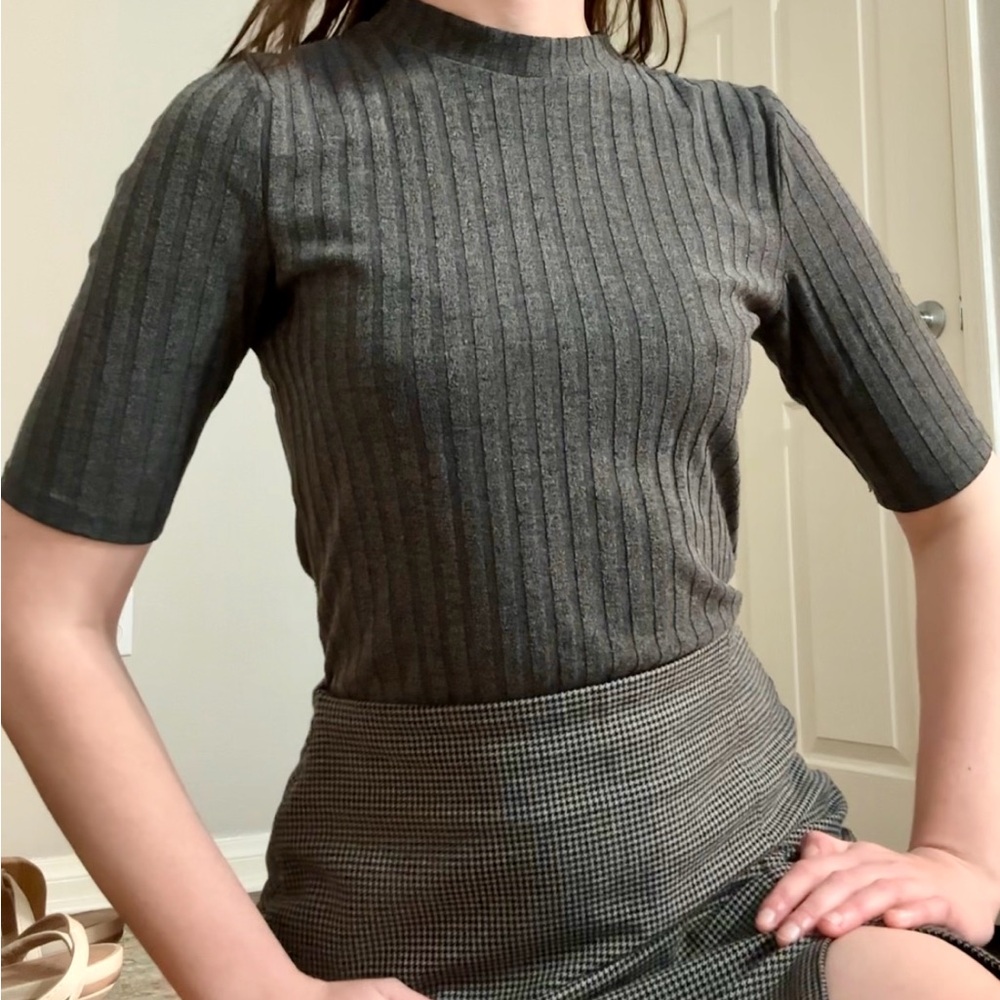 Ribbed Gray Top